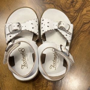 Footmates Velcro sandal size 5